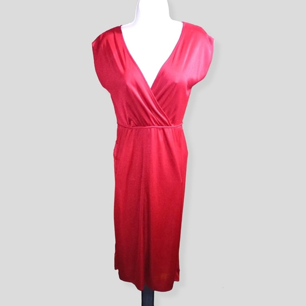 Casual red below the knee tie waist wrap dress